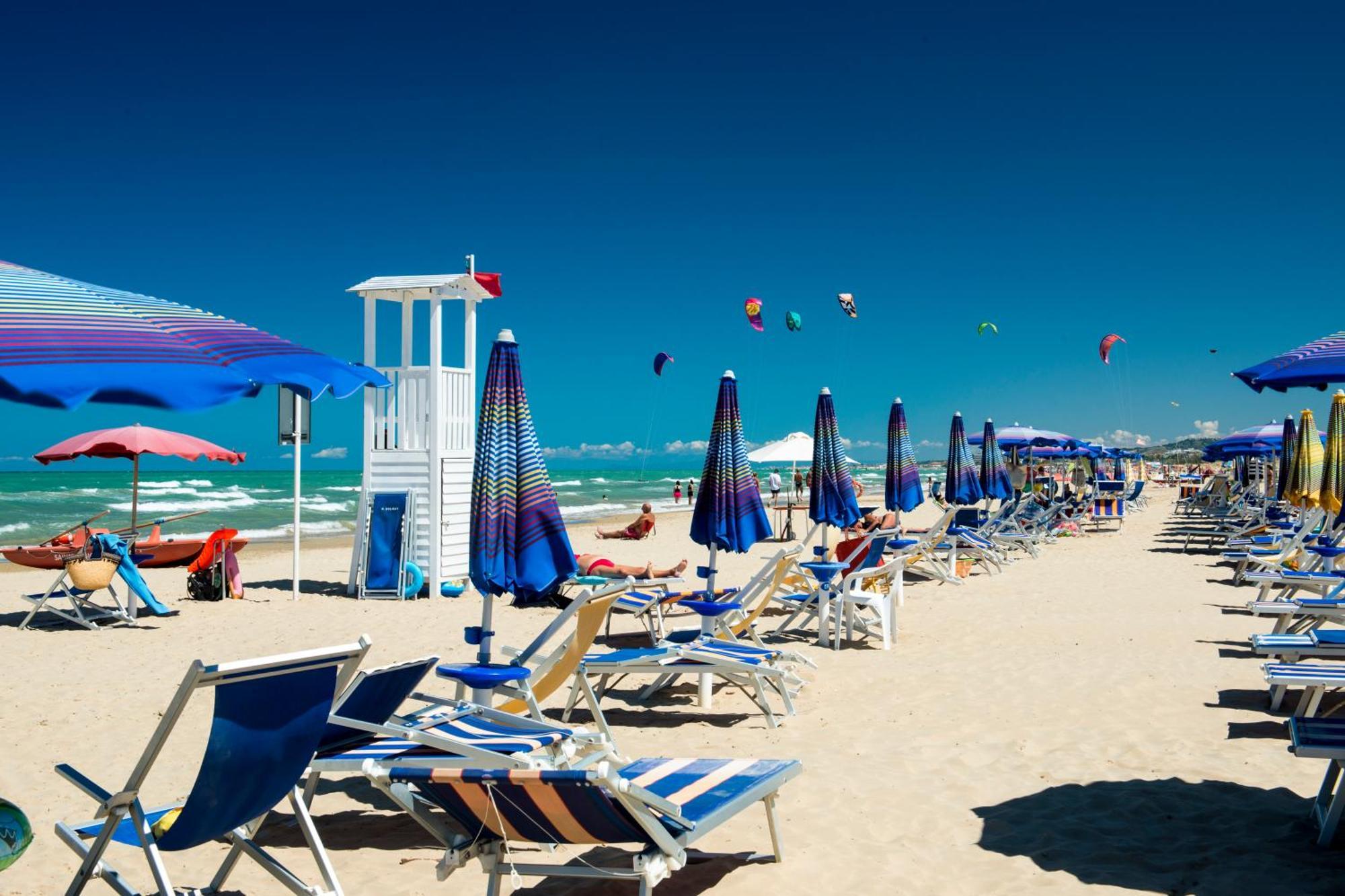 Hotel Holiday Vasto Dış mekan fotoğraf
