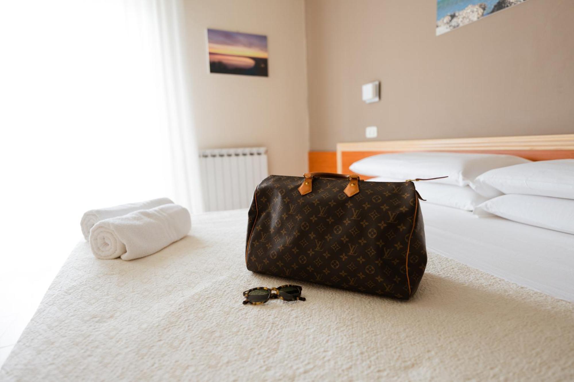 Hotel Holiday Vasto Dış mekan fotoğraf