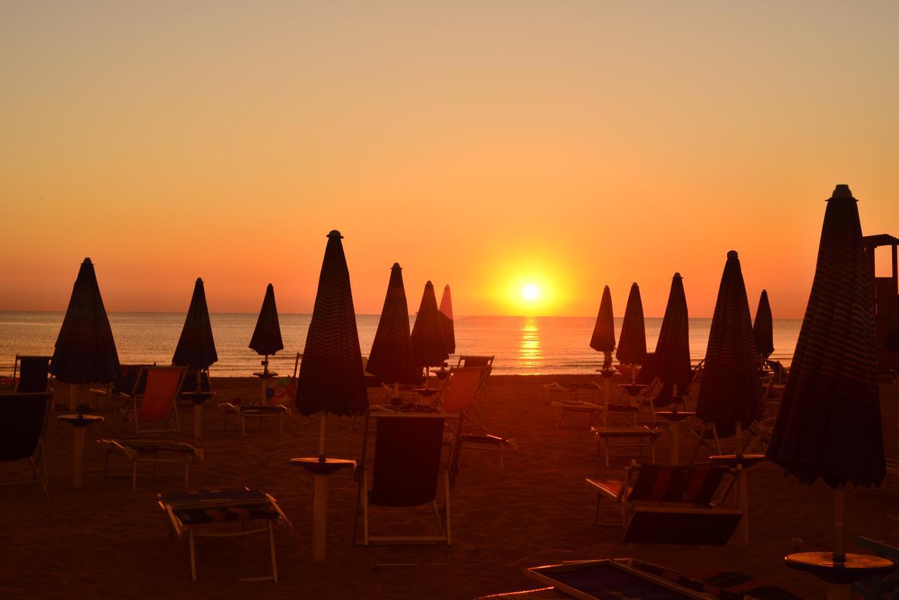 Hotel Holiday Vasto Dış mekan fotoğraf