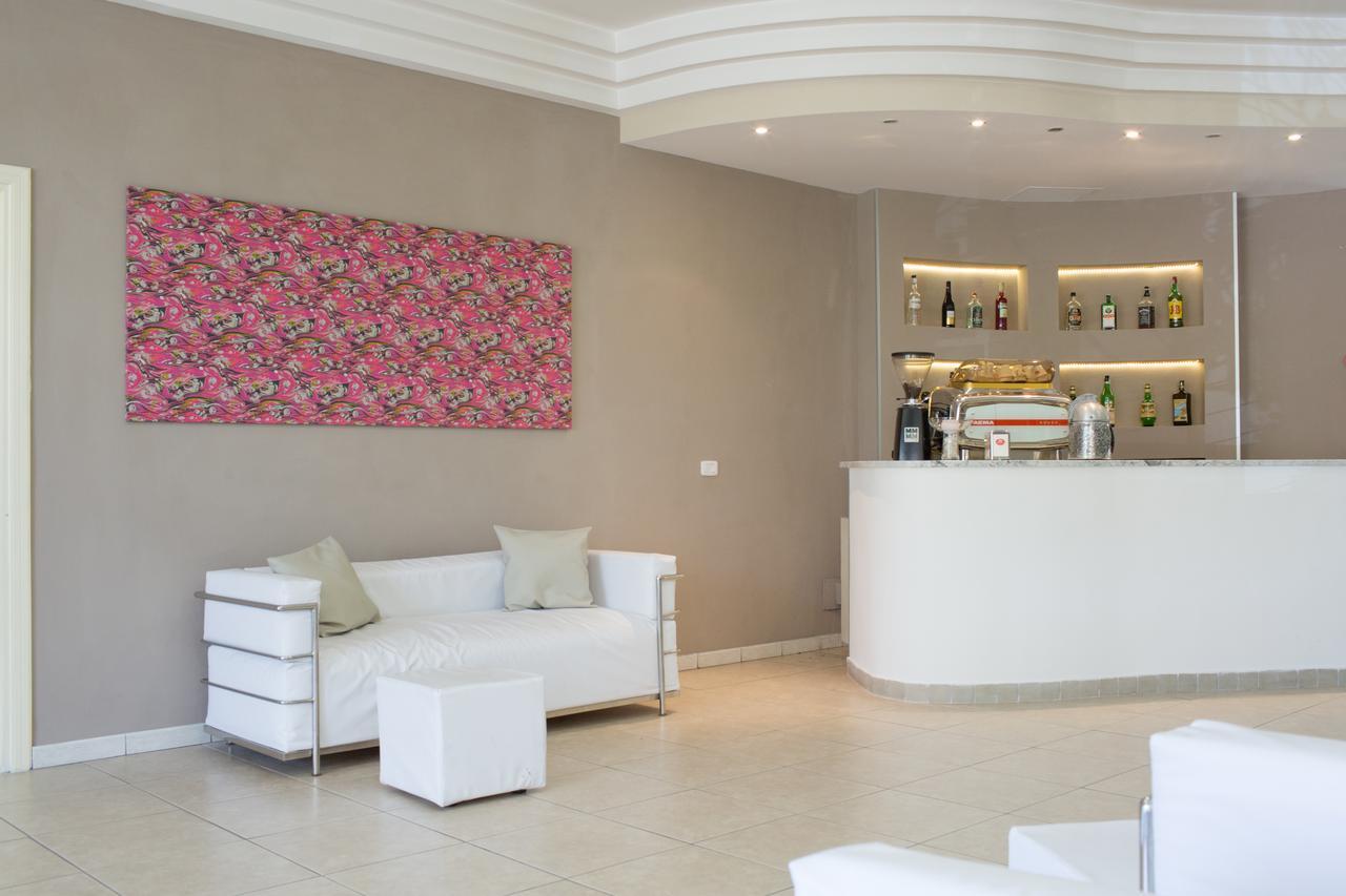 Hotel Holiday Vasto Dış mekan fotoğraf